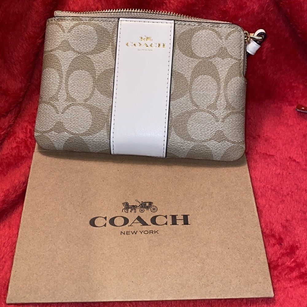 Coach IM/Light Khaki/Chalk wristlet  